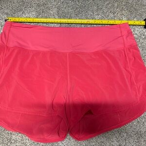 Lululemon speed up raspberry coullis high rise 4” shorts